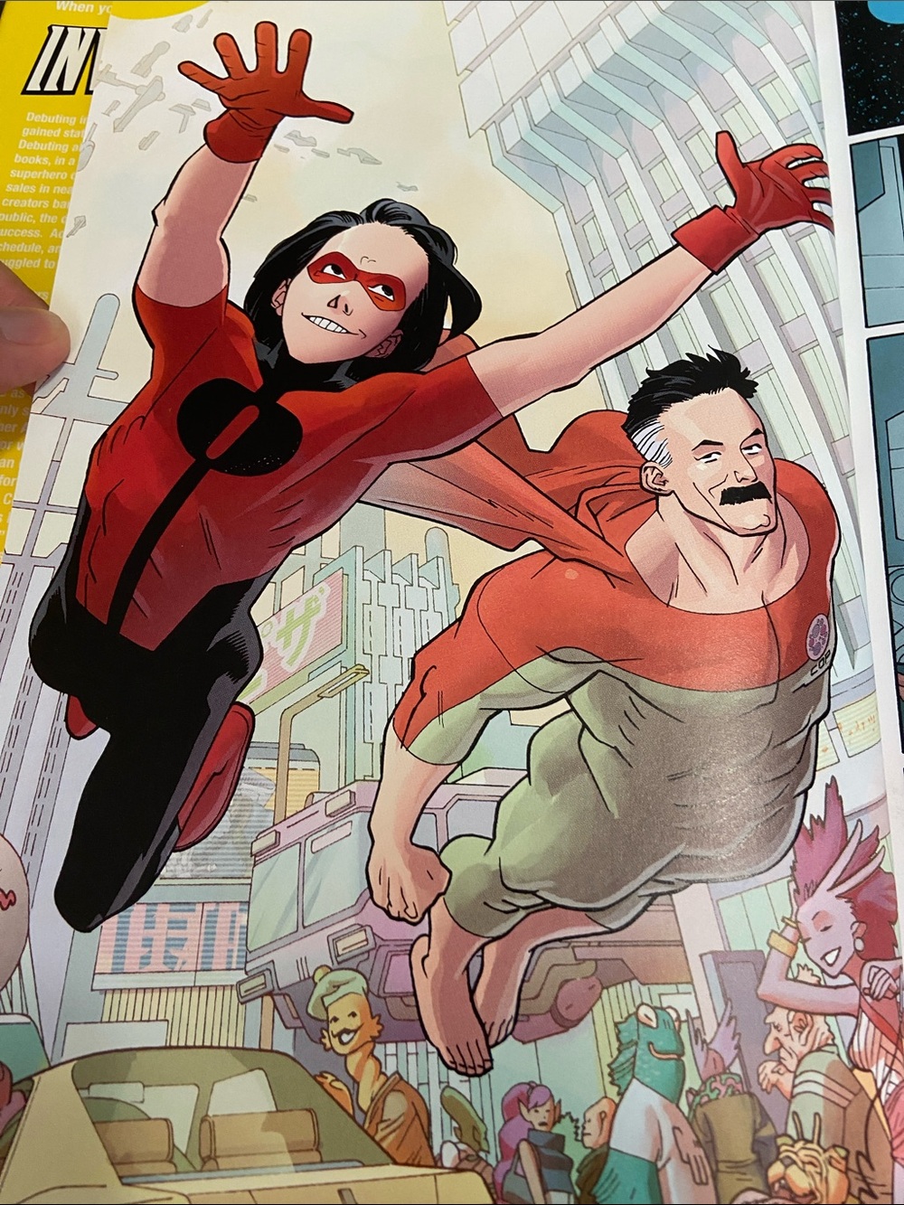 Invincible: the Ultimate Collection #8 (Image Comic) HC - Picture 4 of 4